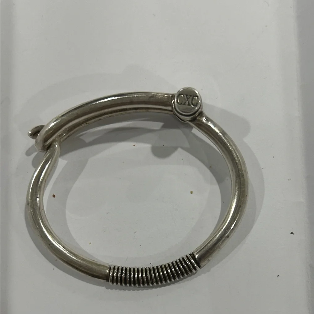 Elegant Silver Bracelet - Picture 4 of 9